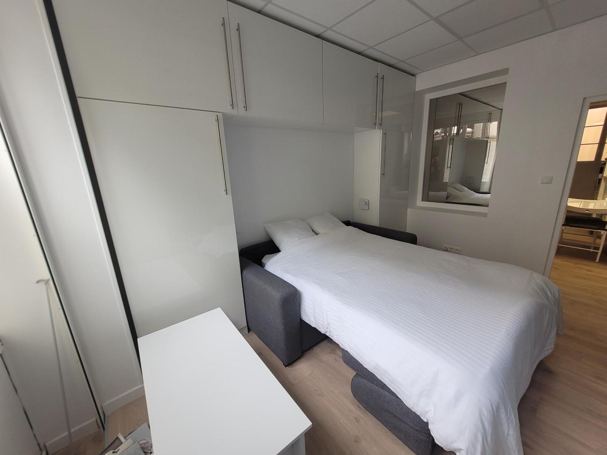 Studio Bien Equipe Au Calme A Montmartre Paris Exterior foto